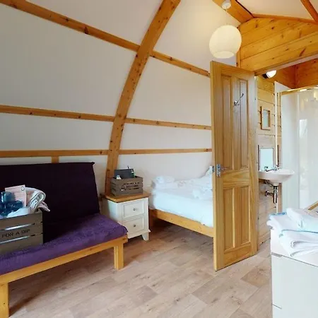 Hill Farm And Orchard Villa Leighton Buzzard Room photo