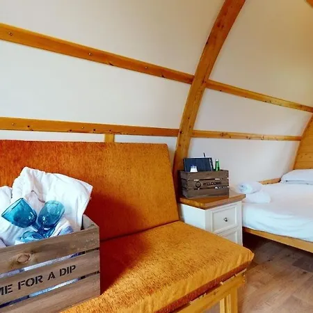 Hill Farm And Orchard Villa Leighton Buzzard Room photo